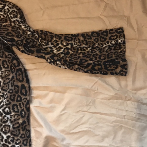 Leopard black/brown/creme ladies large new with tags Umgee flare sleeve pullover - Picture 6 of 8